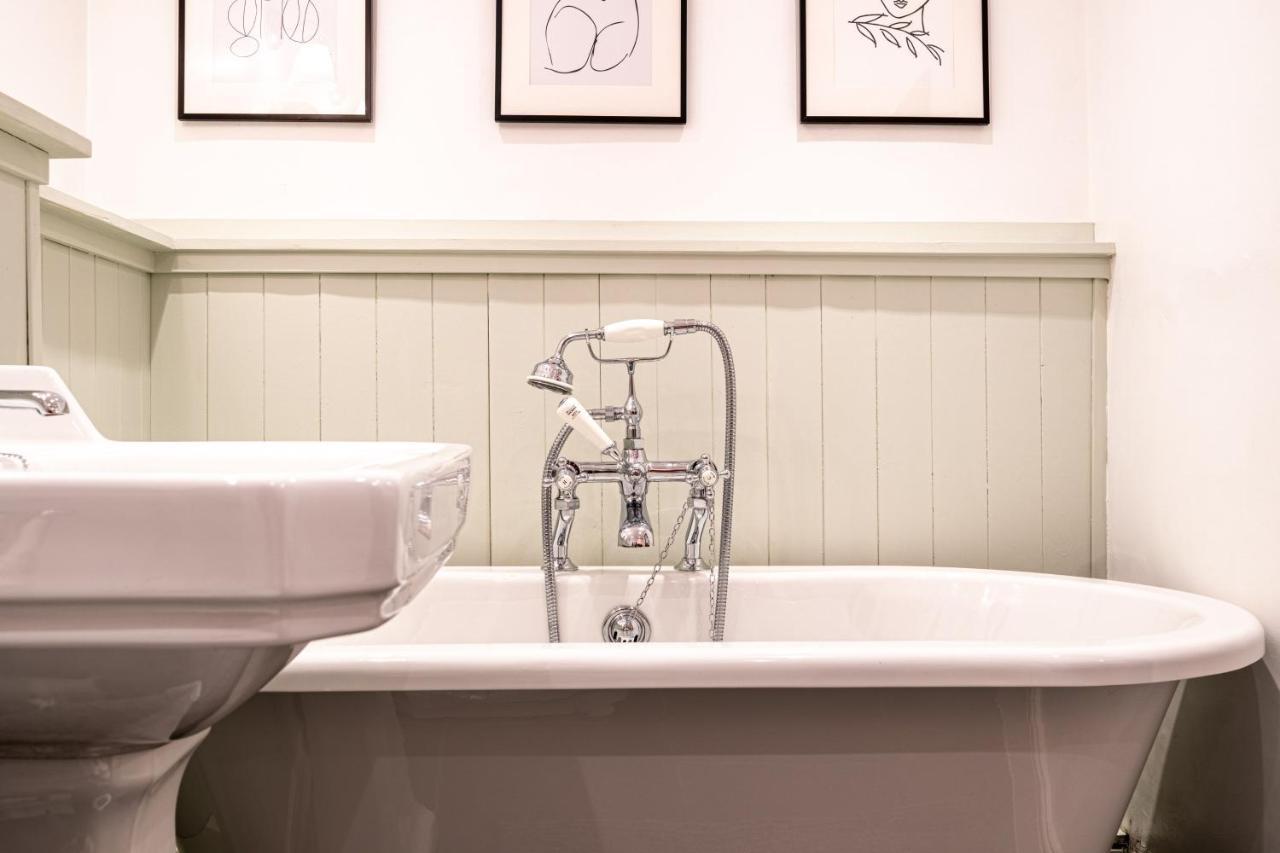 Low Nook Cottage - Gorgeous Decor ブロートン・イン・ファーネス エクステリア 写真